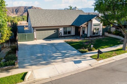 22132 Barbacoa Dr, Santa Clarita, CA 91350-2223
