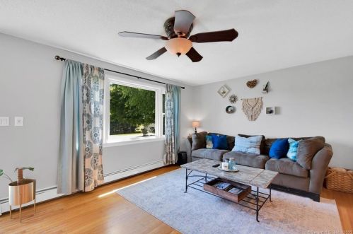 399 Niederwerfer Rd, Wapping, CT 06074-1711