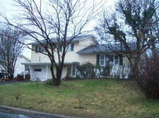 901 Brixham Rd, Columbus, OH 43204-1095