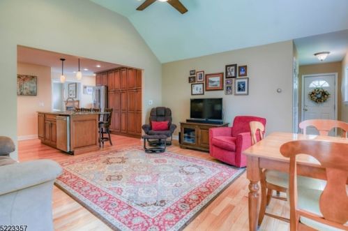 30 Munsee Dr, Cranford NJ  07016-3460 exterior