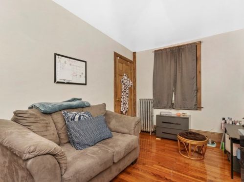 214 Franklin St, Holbrook MA 02343-1788 exterior