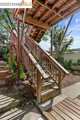 651 Alcatraz Ave, Oakland CA  94609-1005 exterior