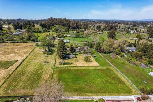 5625 Henning Rd, Sebastopol CA  95472-6332 exterior