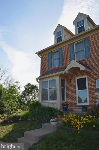 498 Amherst Ct, Harleysville, PA 19438-3092