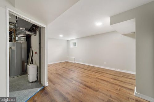 2356 Horseferry Ct, Herndon VA 20191-2733 exterior