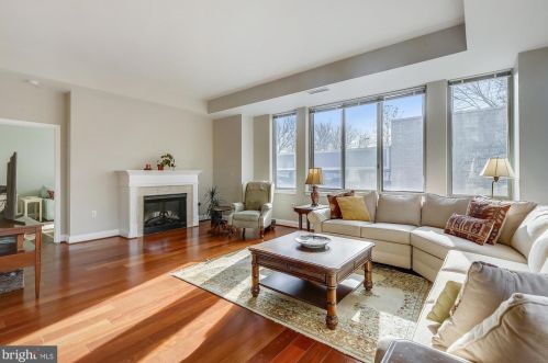 513 Broad St, Falls Church, VA 22046-3599
