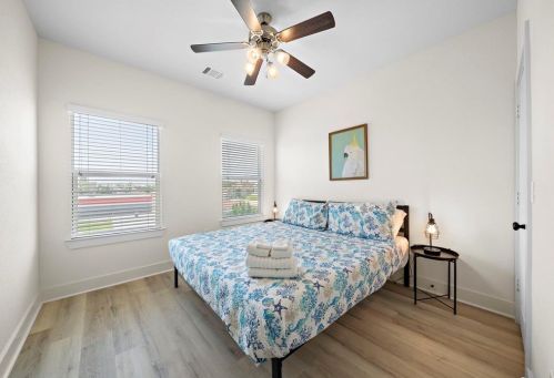 3610 Sealy St, Galveston TX 77550-4029 exterior