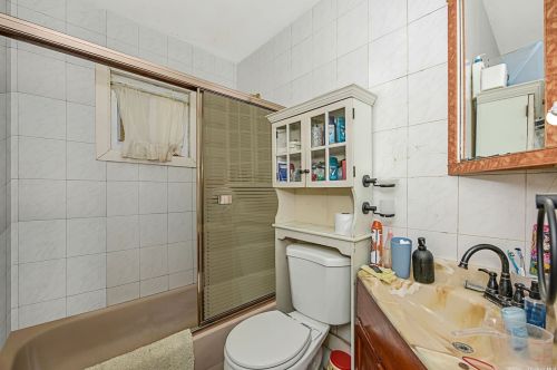 58 Maple St, Central Islip NY  11722-3105 exterior