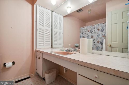 43 Windsor Ln, Willingboro NJ  08046-3412 exterior
