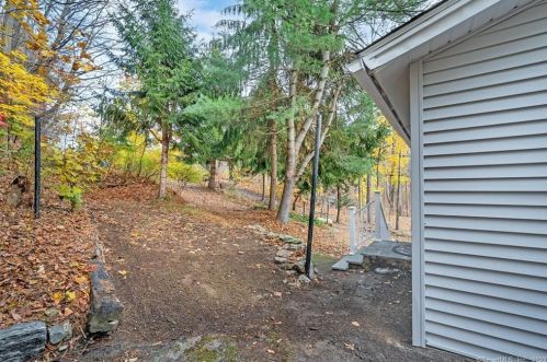 346 Middlebury Rd, Waterbury CT  06762-2601 exterior