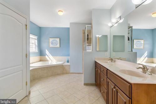 6 Nicole Ct, Swedesboro NJ  08085-3448 exterior