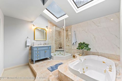 10 Mt Dr, Holmdel Village NJ  07733-1332 exterior