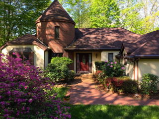 37 Deep Woods Dr, Marion, NC 28752-9209