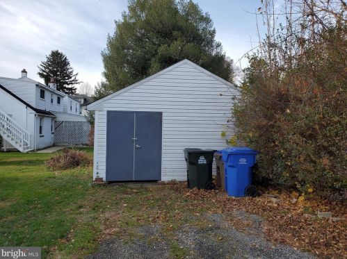 29 Bishop Hollow Rd, Newtown Square PA  19073-3211 exterior