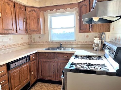 2246 Candace St, Pittsburgh PA 15216-3141 exterior