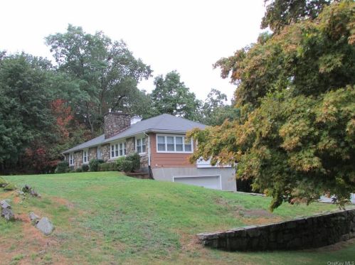 15 Barr Ave, Cornwall Hud, NY 12520-1407