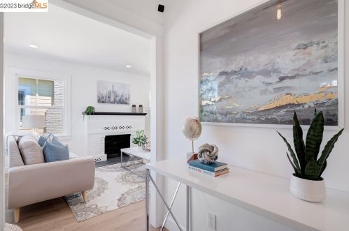 5018 Congress Ave, Oakland CA 94601-5405 exterior