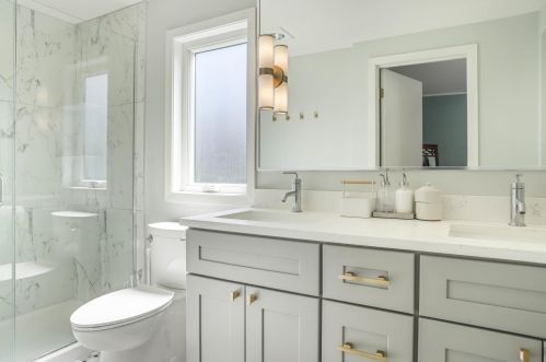 2600 Comstock Ln, Minneapolis MN 55447-1831 exterior