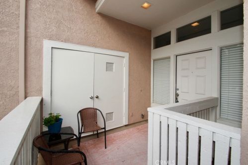 73 Woodleaf, Irvine CA  92614-7081 exterior