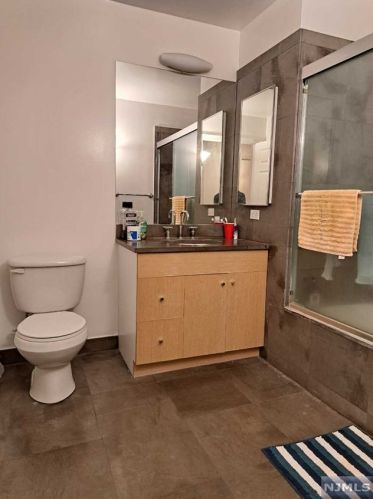 3401 City Pl, Edgewater NJ  07020-3146 exterior