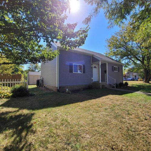 907 Paint St, Washington Ch, OH 43160-1624