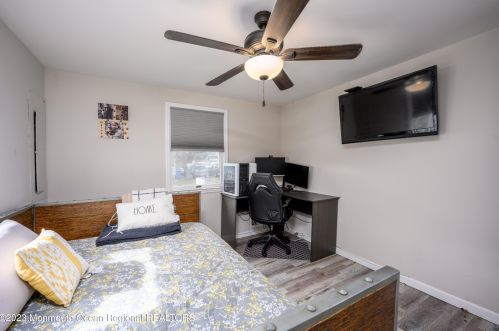 22 Bay Ave, Middletown NJ  07748-5711 exterior