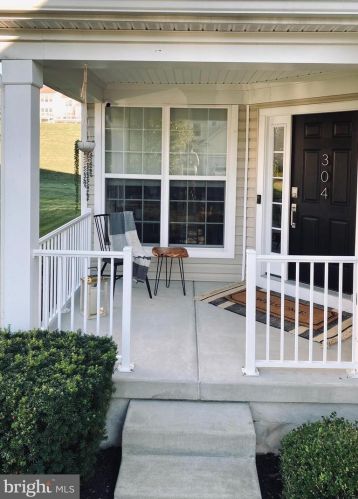 304 Caldwell Cir, Downingtown, PA 19335-4943