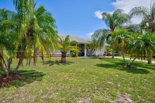 1673 Burning Ln, Fort Pierce, FL 34952-7531