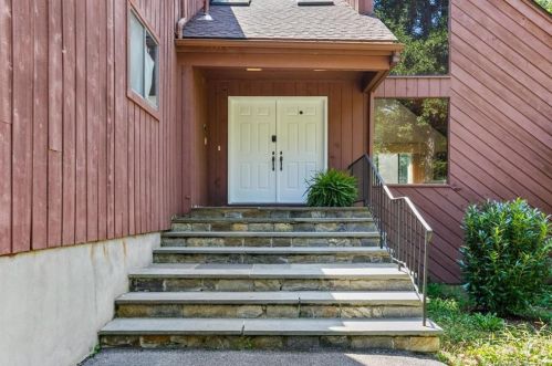 1156 Rock Rimmon Rd, Stamford, CT 06903-1209