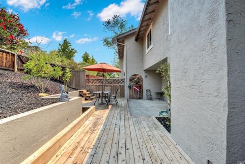 1718 Lindo St, Benicia CA  94510-2338 exterior