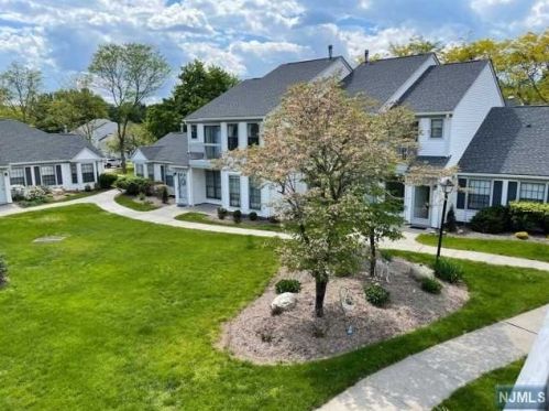 93 Konight Ct, Mahwah NJ  07430-2959 exterior