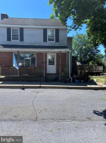 28 Noble Ave, Shoemakersville, PA 19555-1532