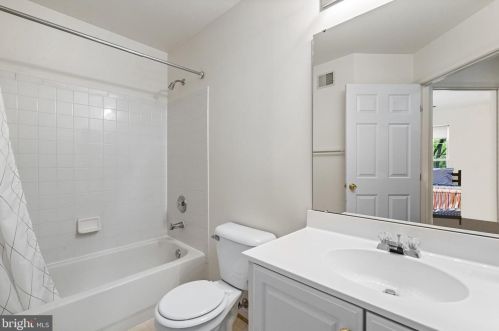 6975 Manahoac Pl, Gainesville VA  20155-1638 exterior