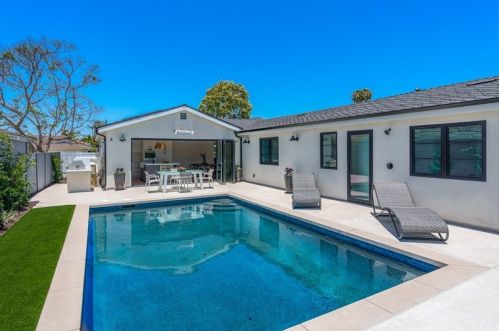 1712 Tradewinds Ln, Newport Beach CA  92660-4312 exterior