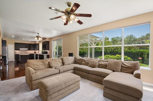 490 Tree Hollow Ct, Simi Valley CA  93065-7311 exterior
