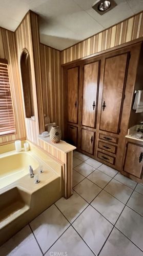 2601 Victoria St, Compton CA  90220-6016 exterior