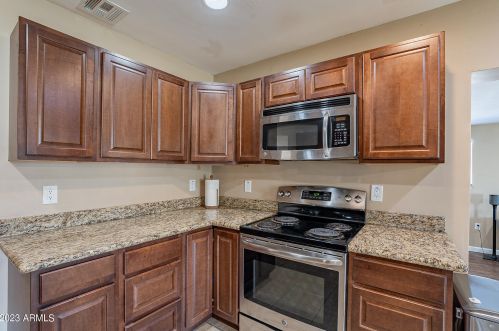 8142 11th Pl, Phoenix AZ  85020-3716 exterior