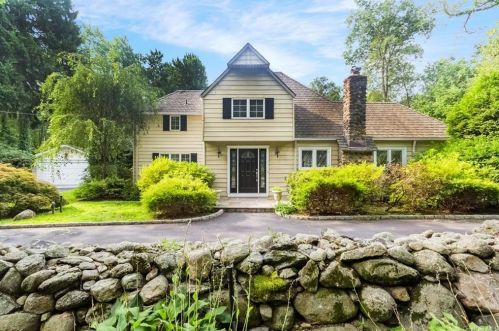48 Paret Ln, Hartsdale, NY 10530-3003