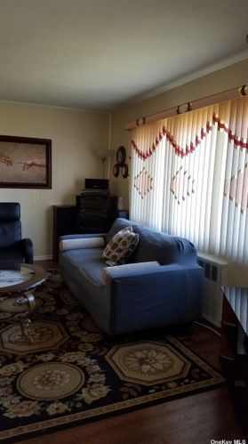 218 Clement Ave, Floral Park NY  11003-2706 exterior