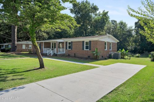 217 Burroughs Ave, Beaufort SC  29902-5307 exterior