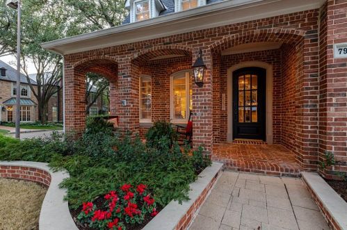 7988 Caruth Ct, Dallas, TX 75225-8135