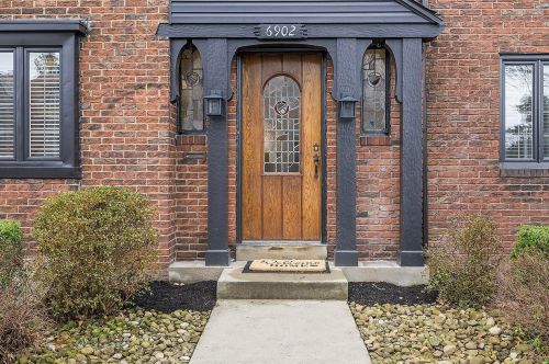6902 Yorkshire Dr, Pittsburgh, PA 15208-2643
