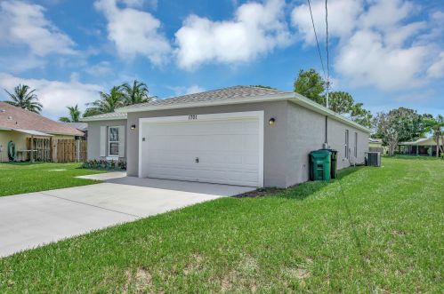 1701 Flintlock Rd, Fort Pierce, FL 34952-6525