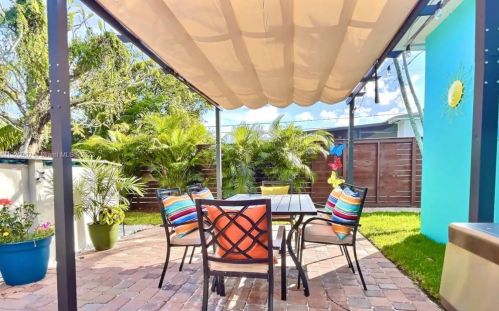 805 26th Ave, Hollywood FL  33020-5704 exterior