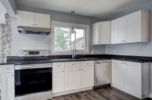 99 Lk Shr Dr, Northwood NH  03261-3707 exterior