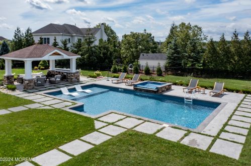 3 Equinox Ln, East Freehold NJ  07728-8652 exterior