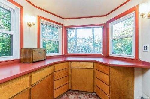 391 Kings Hwy, Valley Cottage NY 10989-1527 exterior