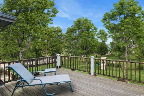 16 Bittersweet Ln, Pine Neck NY  11963-1422 exterior