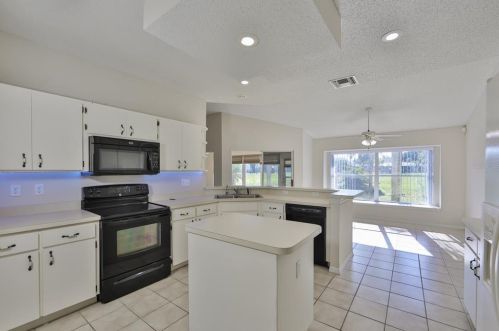2309 Piper Glen Ct, Ruskin, FL 33573-6956