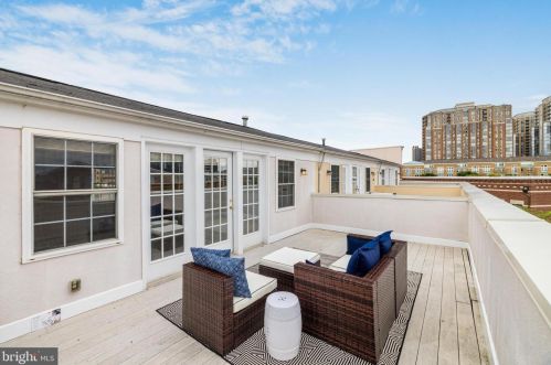 12158 Chancery Sta Cir, Herndon VA 20190-5803 exterior